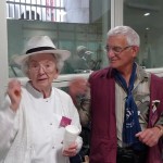 Josette et Claude à la tisannerie improvisée de la salle de transit